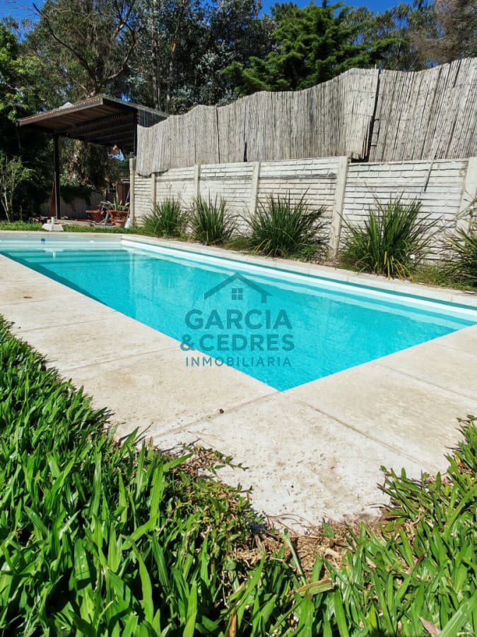 ALQUILO CASA DE 3 DORM. Y 3 BAÑOS  EN PARADA 38 A UNA CUADRA Y MEDIA DEL MAR
