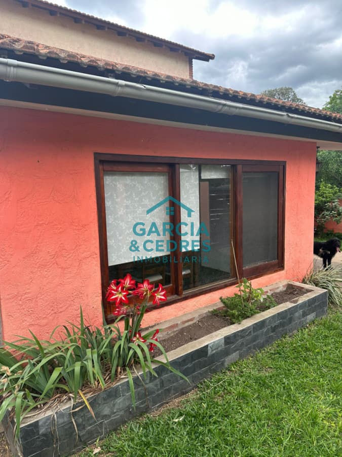 OPORTUNIDAD !!! VENTA DE EXCELENTE  CASA EN PIRIAPOLIS  ,