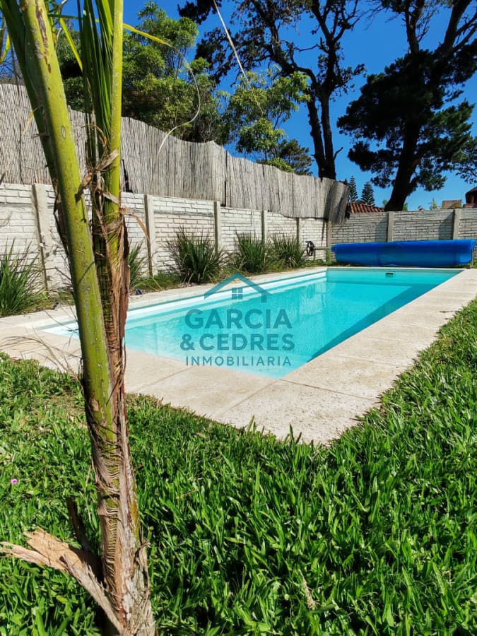 ALQUILO CASA DE 3 DORM. Y 3 BAÑOS  EN PARADA 38 A UNA CUADRA Y MEDIA DEL MAR