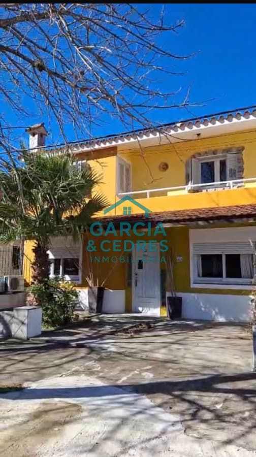 EXCELENTE OPORTUNIDAD EN PIRIAPOLIS COMPLEJO DE 4 CASAS A SOLO 4 CUADRAS DEL MAR