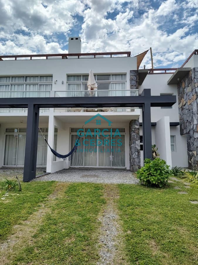 Oportunidad de Alquiler de Verano Casa de 3 dormitorios y 2 baños a Pasos de la Playa Bikini .C