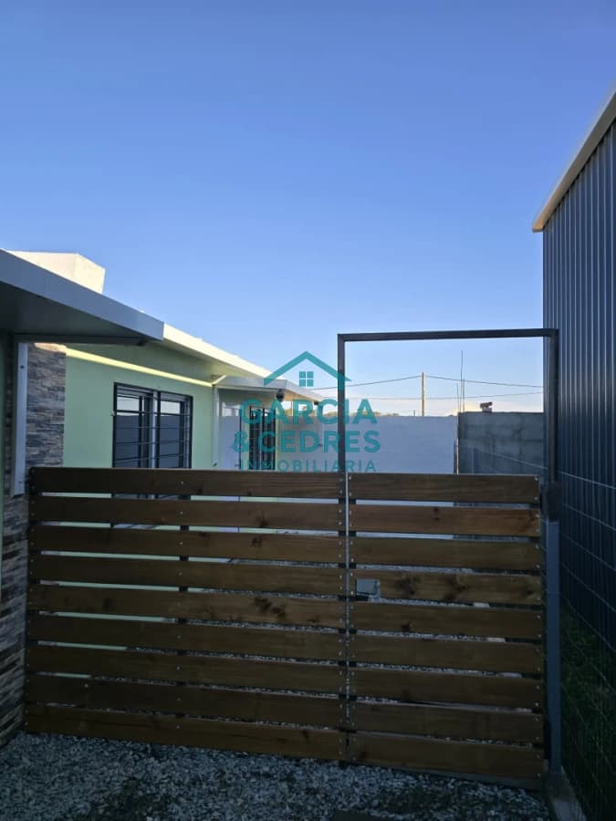 Vendo complejo en 4 H de 3 casas. 2 de 1 dorm. y una de 2 dormi. Todas con renta incluida