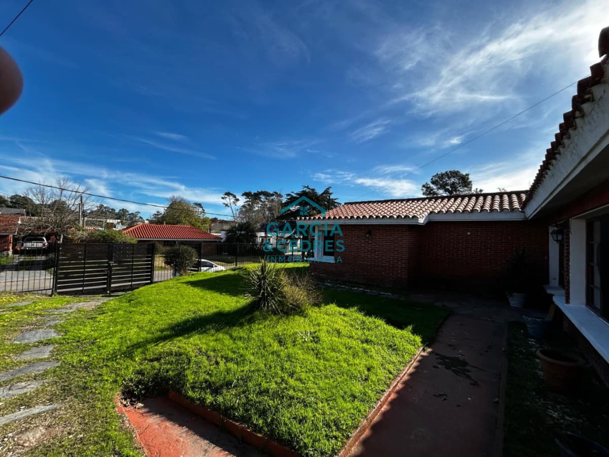 Casa de 3 dorm + 2 Baños , Dependencia de servicio con baño