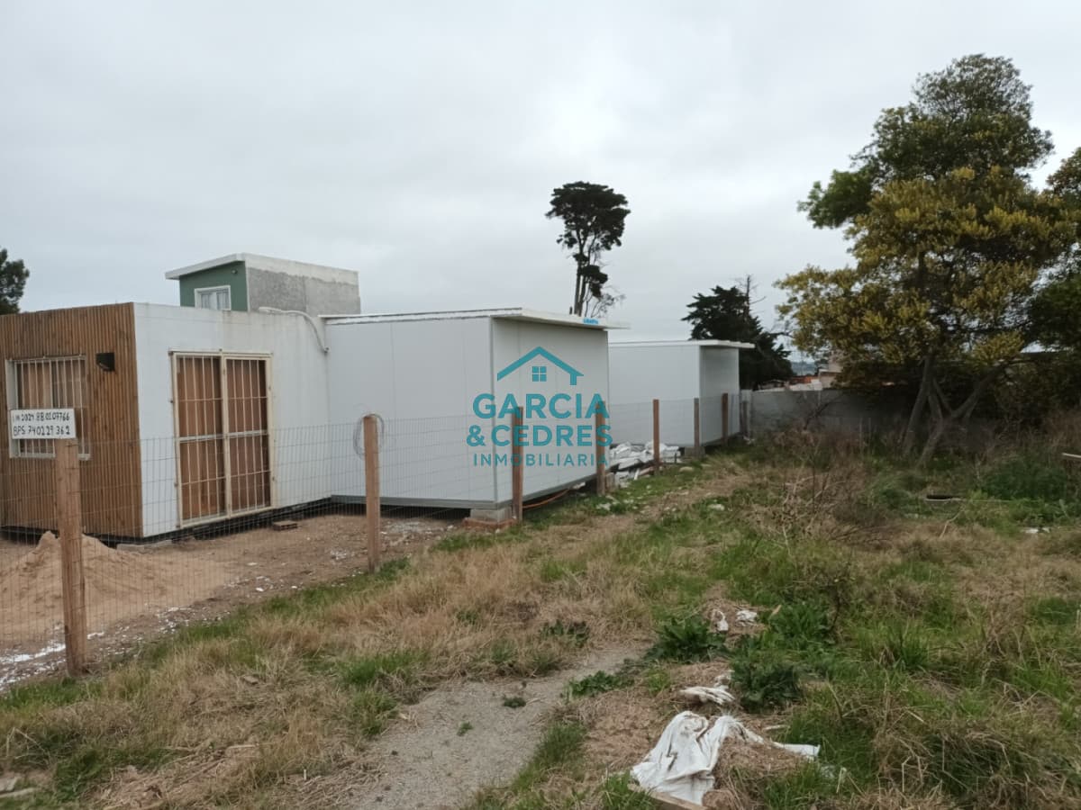 Vendo complejo en 4 H de 4 casas de 1 dorm con renta incluida