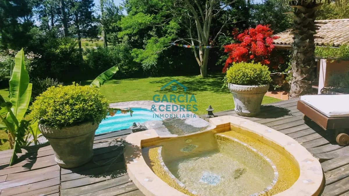 Casa con piscina y gran jardín - Jardines de Cordoba, Punta del Este