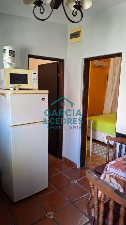 EXCELENTE OPORTUNIDAD EN PIRIAPOLIS COMPLEJO DE 4 CASAS A SOLO 4 CUADRAS DEL MAR