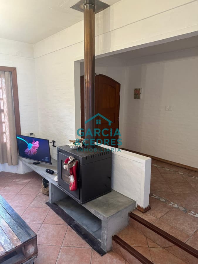 EXCELENTE OPORTUNIDAD CASA DE 4 DORMITORIOS Y 4 BAÑOS , BARBACOA CERRADA Y MUCHO MAS EN BARRIO BIARRITZ