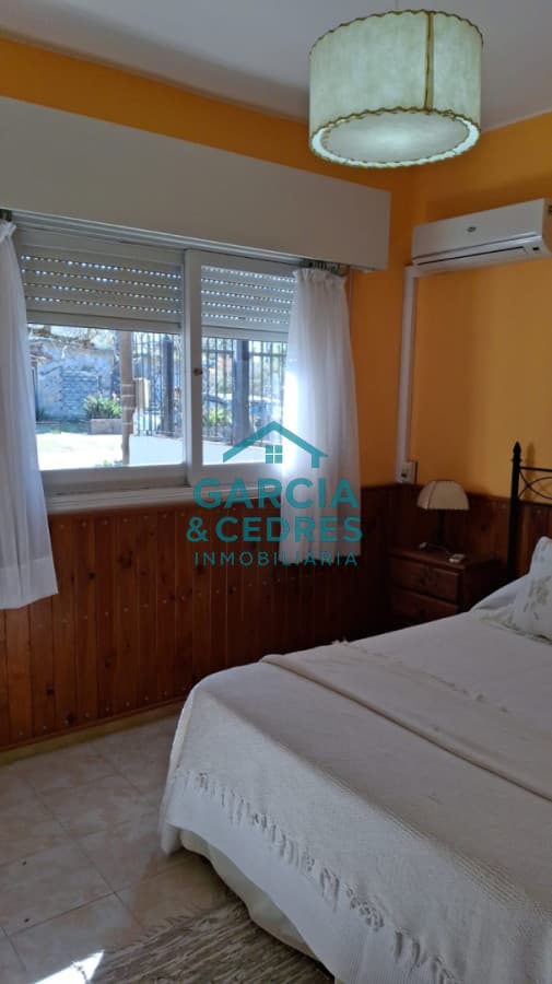 EXCELENTE OPORTUNIDAD EN PIRIAPOLIS COMPLEJO DE 4 CASAS A SOLO 4 CUADRAS DEL MAR