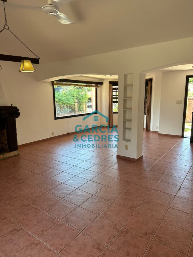 OPORTUNIDAD EN BARRIO CANTEGRIL . VENDO CASA DE 3 DORM. Y 3 BAÑOS EN ZONA DE COLEGIOS, FACULTADES Y CENTROS DE SALUD