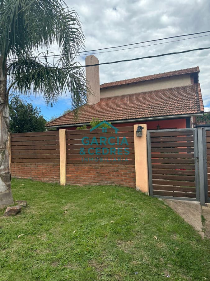 OPORTUNIDAD !!! VENTA DE EXCELENTE  CASA EN PIRIAPOLIS  ,