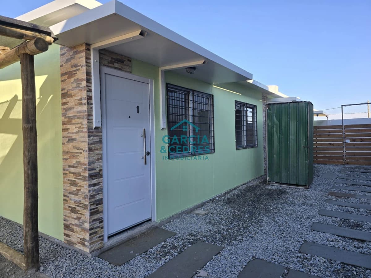 Vendo complejo en 4 H de 3 casas. 2 de 1 dorm. y una de 2 dormi. Todas con renta incluida