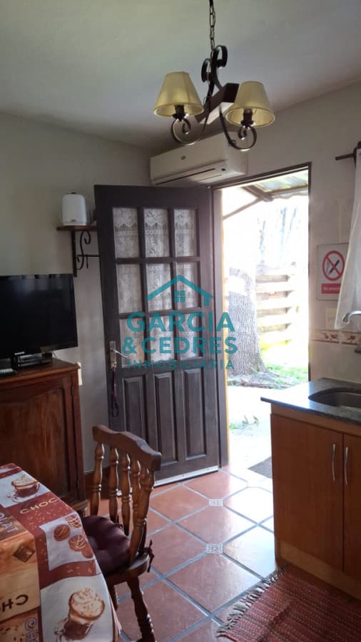 EXCELENTE OPORTUNIDAD EN PIRIAPOLIS COMPLEJO DE 4 CASAS A SOLO 4 CUADRAS DEL MAR