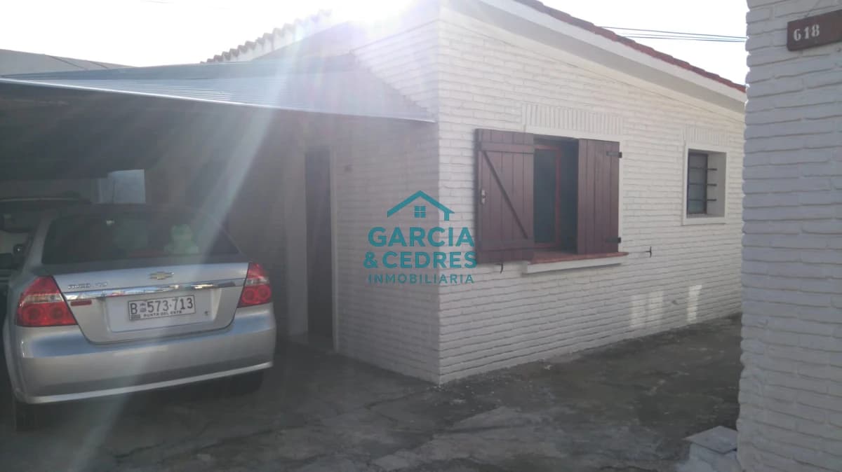 Casa Principal + Apto al fondo, otro al costado y Local Comercial