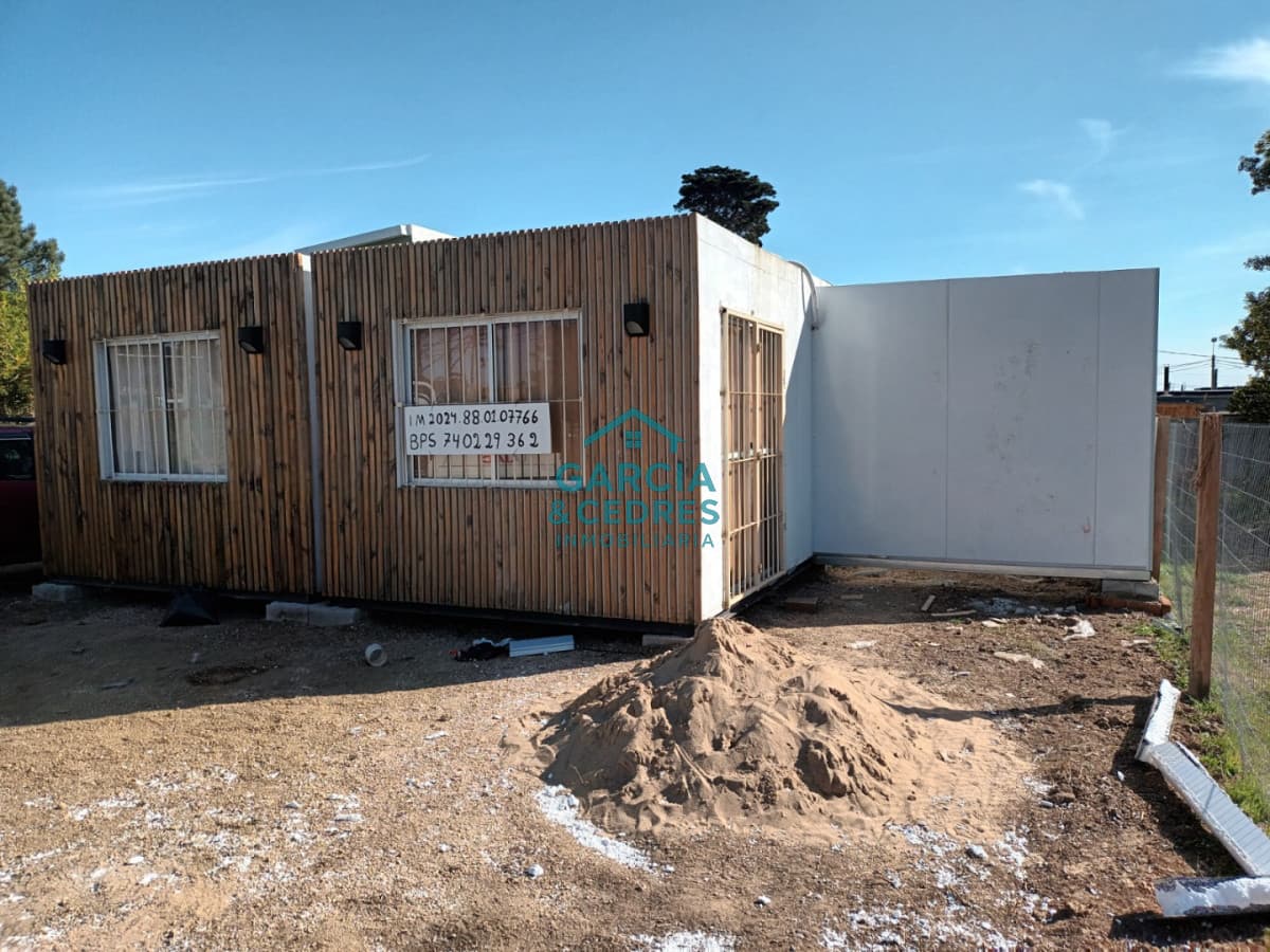 Vendo complejo en 4 H de 4 casas de 1 dorm con renta incluida