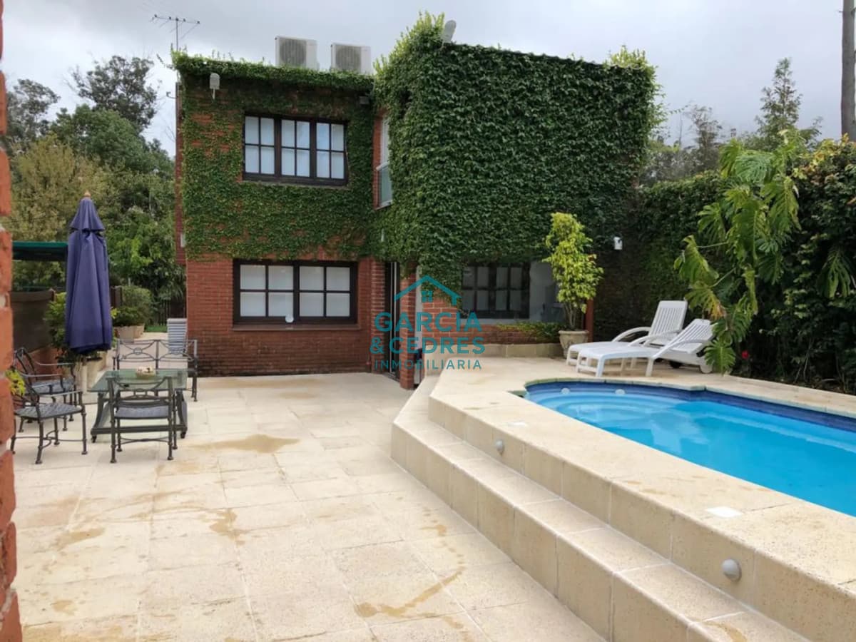 Alquiler de Temporada - Casa con Piscina Climatizada en Punta del Este