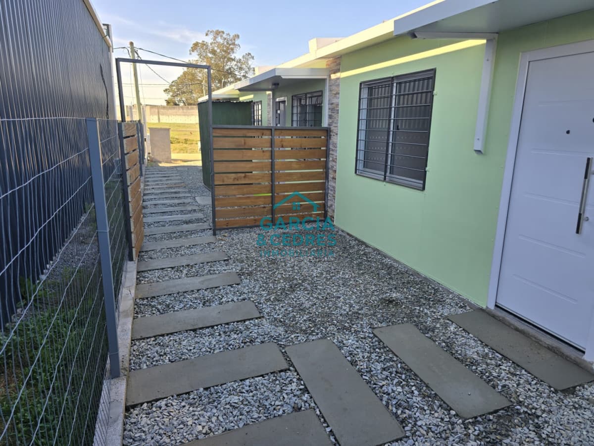 Vendo complejo en 4 H de 3 casas. 2 de 1 dorm. y una de 2 dormi. Todas con renta incluida