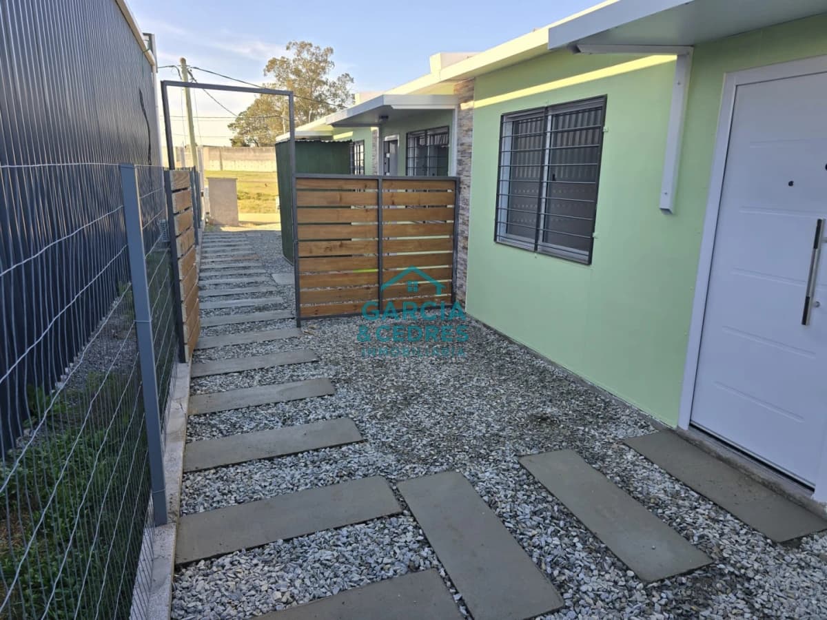 Vendo complejo en 4 H de 3 casas. 2 de 1 dorm. y una de 2 dormi. Todas con renta incluida