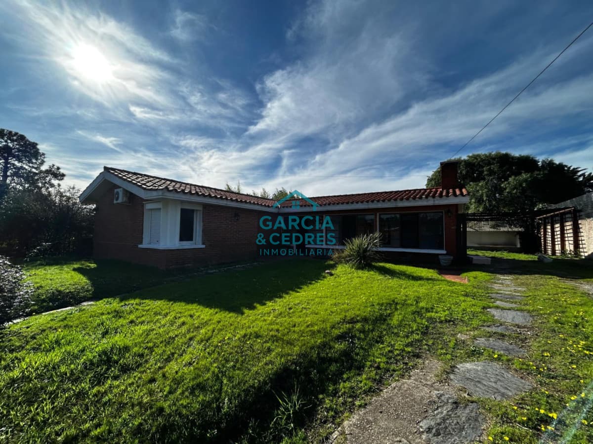 Casa de 3 dorm + 2 Baños , Dependencia de servicio con baño