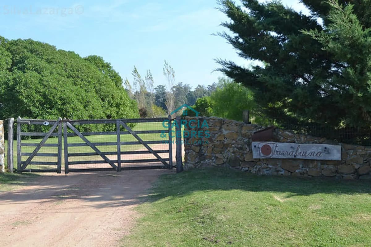 Chacra con gran casa sobre Laguna del Sauce - Naturaleza y exclusividad