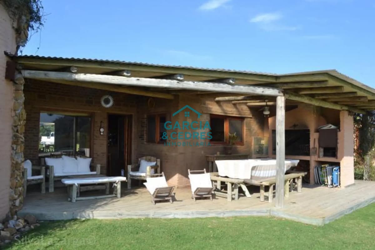 Chacra con gran casa sobre Laguna del Sauce - Naturaleza y exclusividad
