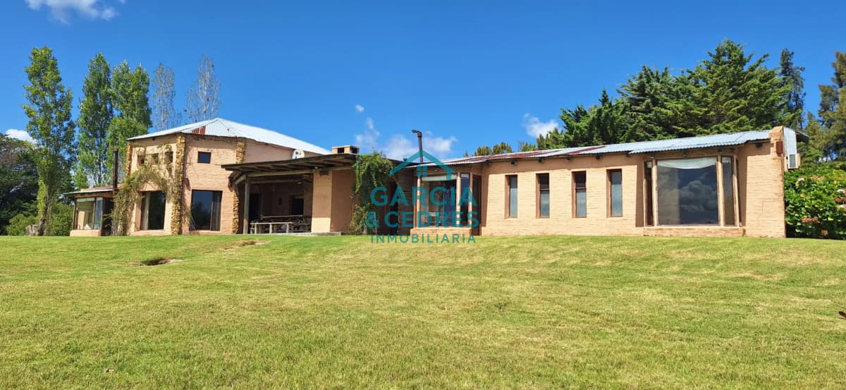 Chacra con gran casa sobre Laguna del Sauce - Naturaleza y exclusividad