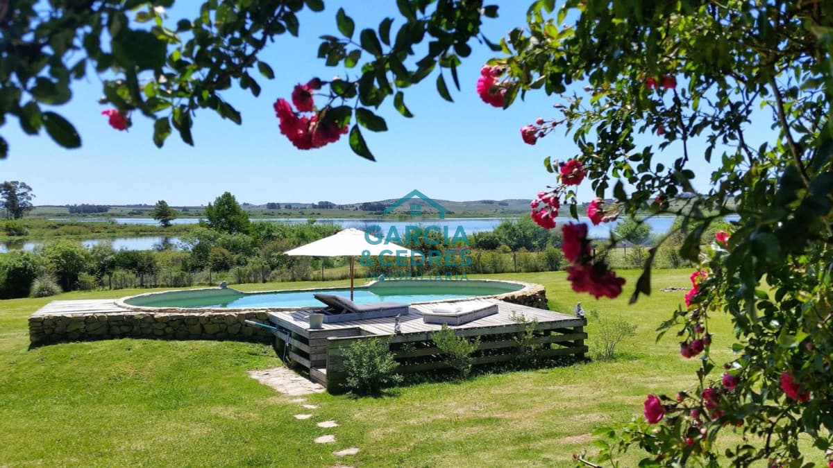 Chacra con gran casa sobre Laguna del Sauce - Naturaleza y exclusividad