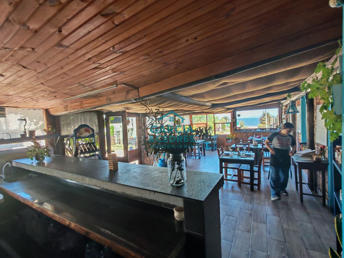 Vendo Complejo de 7 Aptos de 2 dorm + Restaurante en Balneario Las FLores