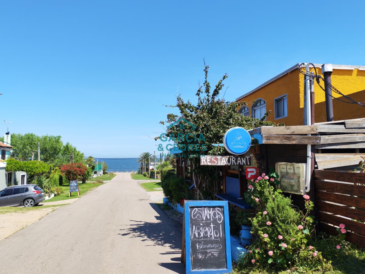 Vendo Complejo de 7 Aptos de 2 dorm + Restaurante en Balneario Las FLores