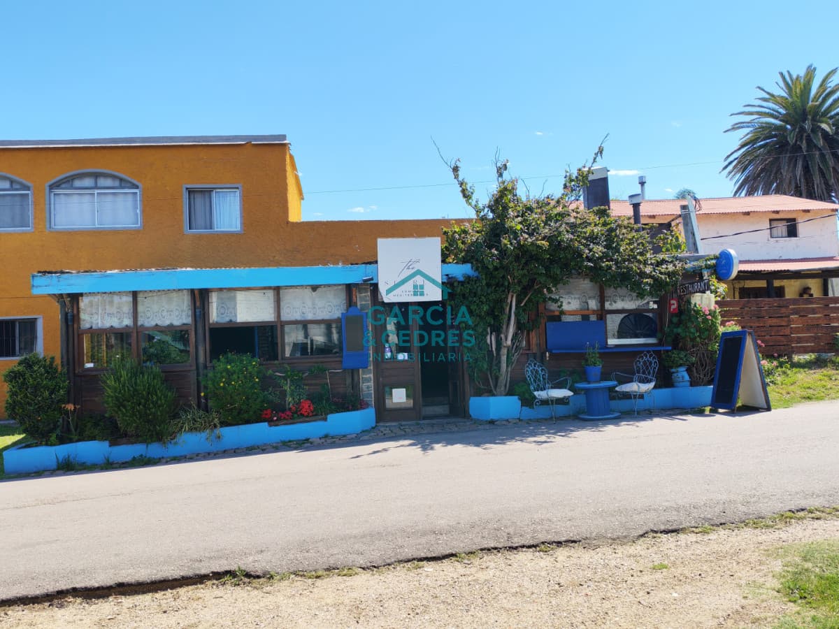 Vendo Complejo de 7 Aptos de 2 dorm + Restaurante en Balneario Las FLores