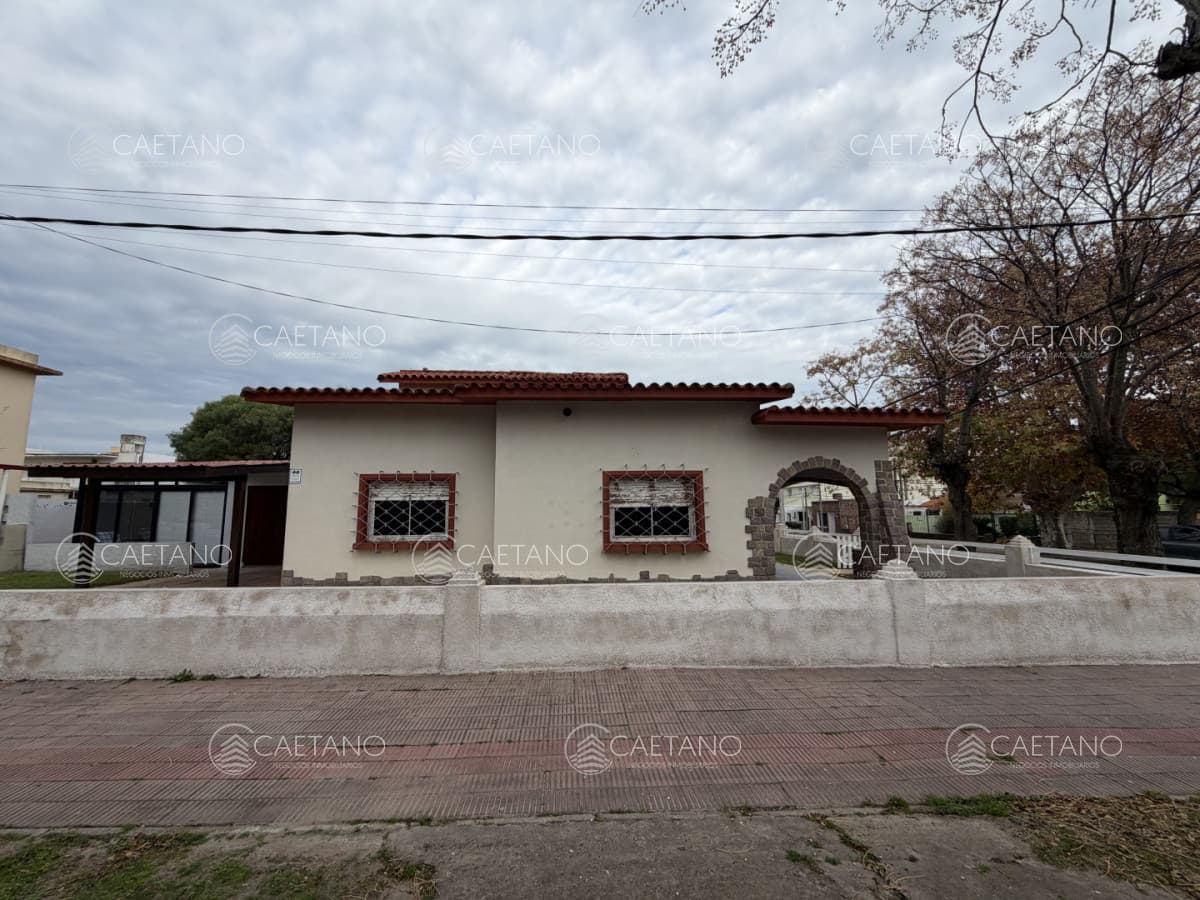 Excelente casa de construcción tradicional en Piriápolis