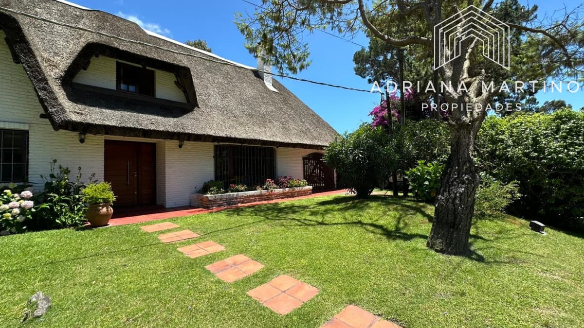 Vendo Excepcional Chalet de 4 Dorm y 4 baños en San Rafael Zona del Hotel Cipriani muy valorada