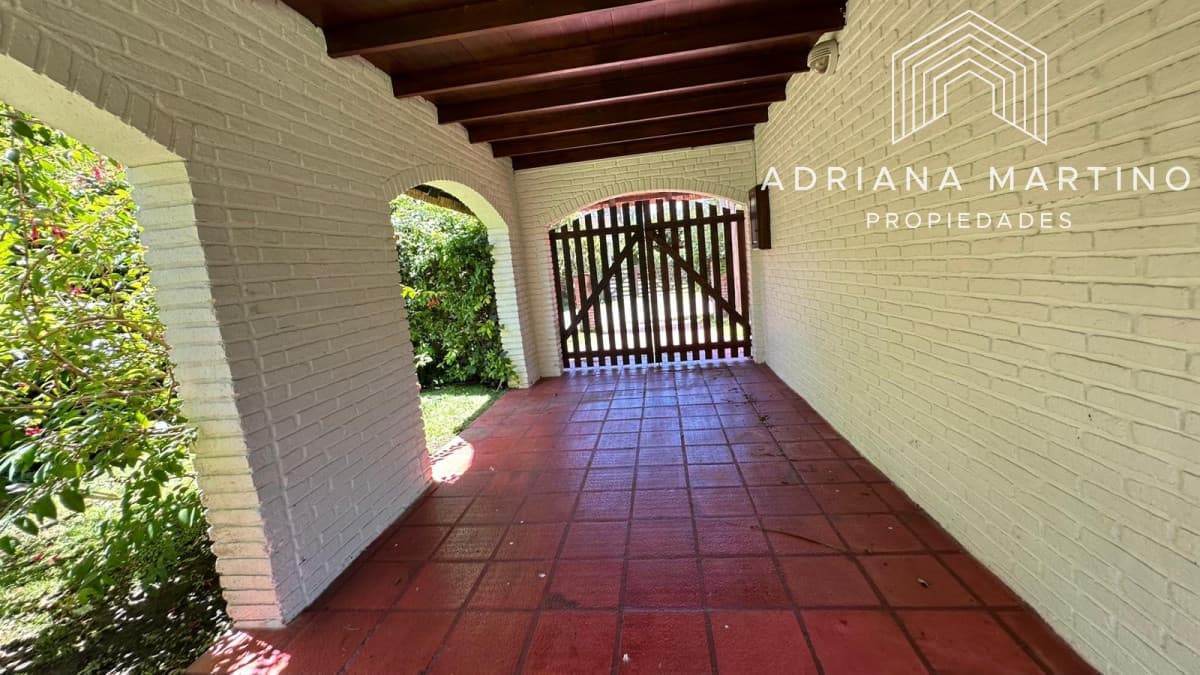 Vendo Excepcional Chalet de 4 Dorm y 4 baños en San Rafael Zona del Hotel Cipriani muy valorada