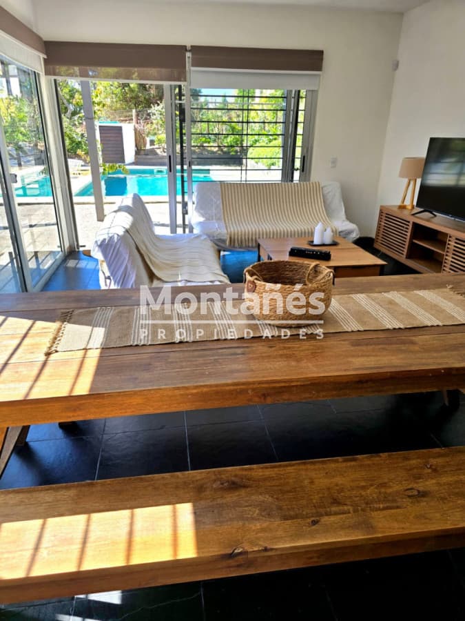 Alquilo Casa en Rincon del Indio  . Cuatro dormitorios y 4 baños