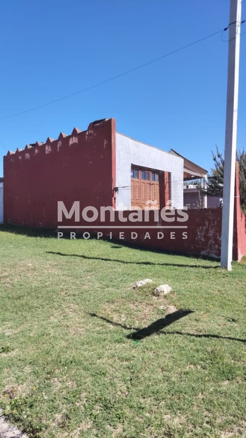 Casa ID.10594 - OPORTUNIDAD EN BARRIO LAS COOPERATIVAS CASA 3 DORM+2 BAÑOS CON COCHERA Y BARBACOA