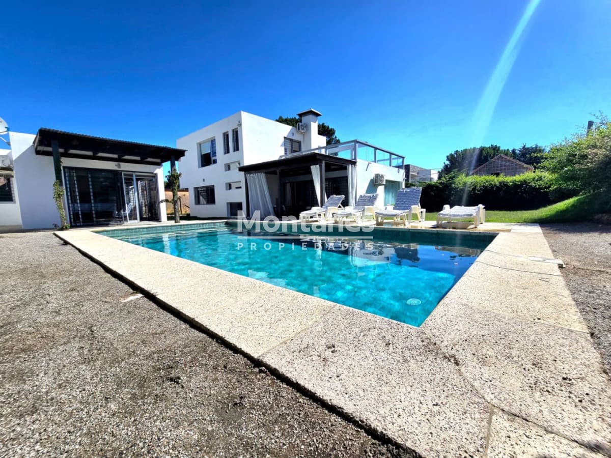 Alquilo Casa en Rincon del Indio  . Cuatro dormitorios y 4 baños