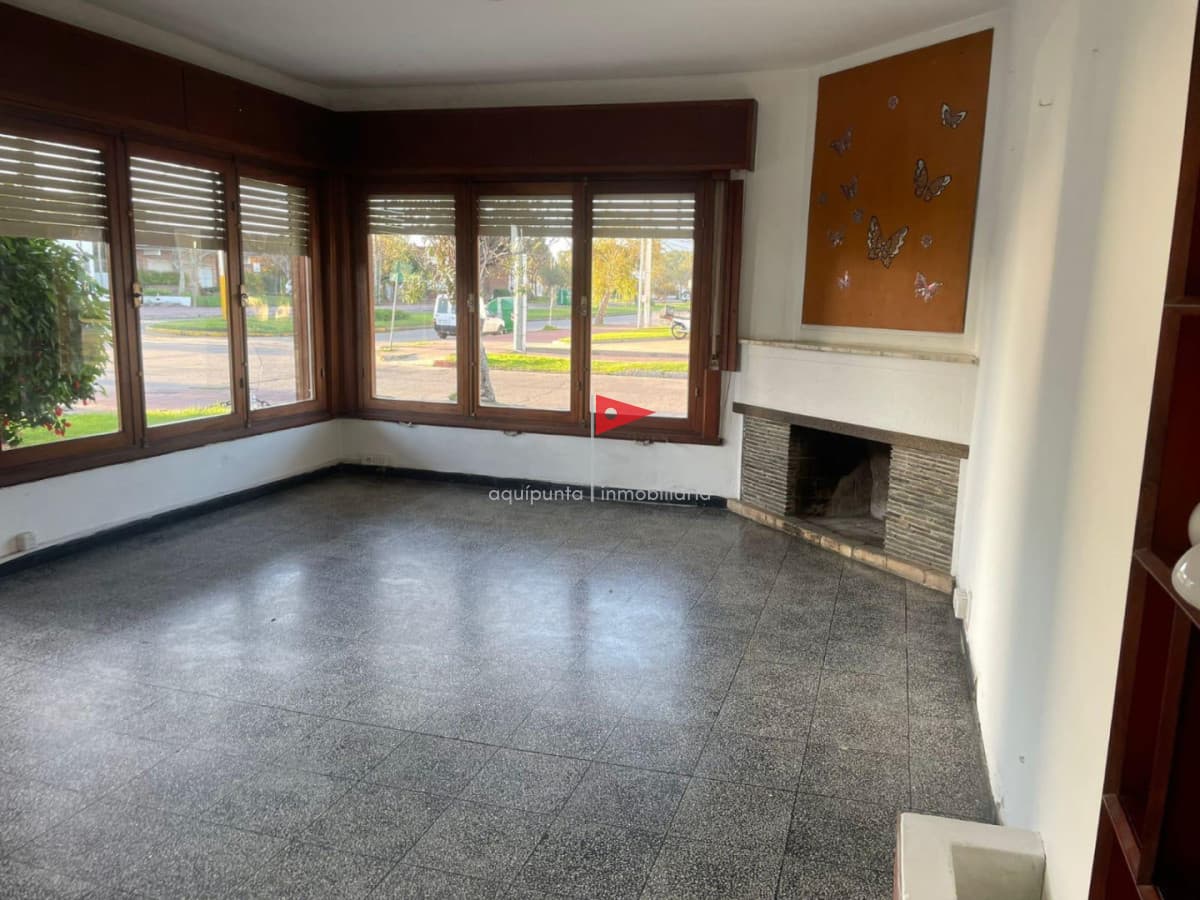Casa ID.320 - EN VENTA casa de 4 dormitorios y 3 baños