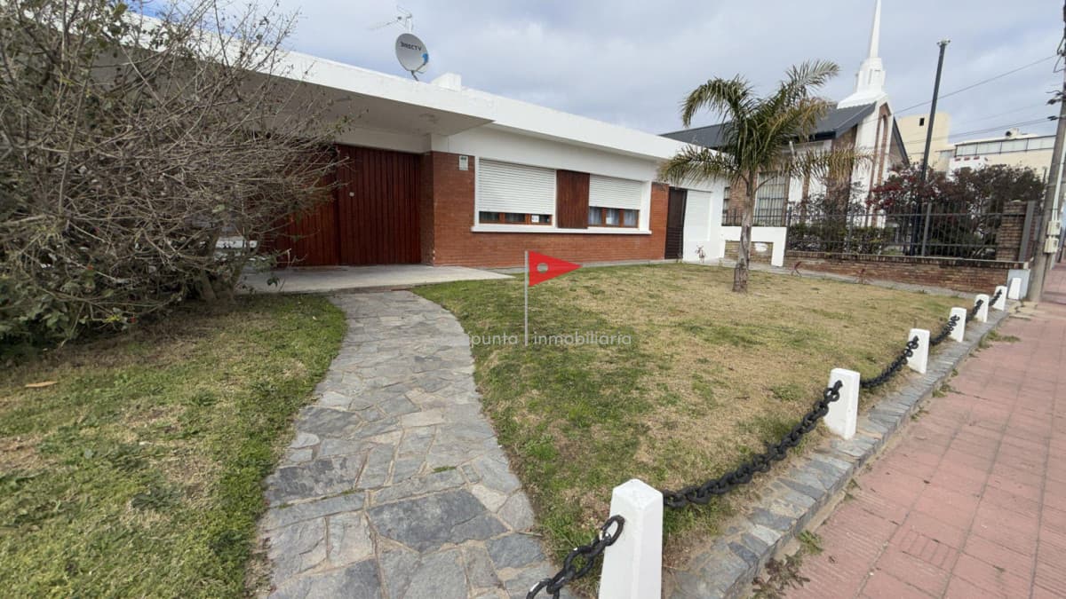Casa ID.320 - EN VENTA casa de 4 dormitorios y 3 baños