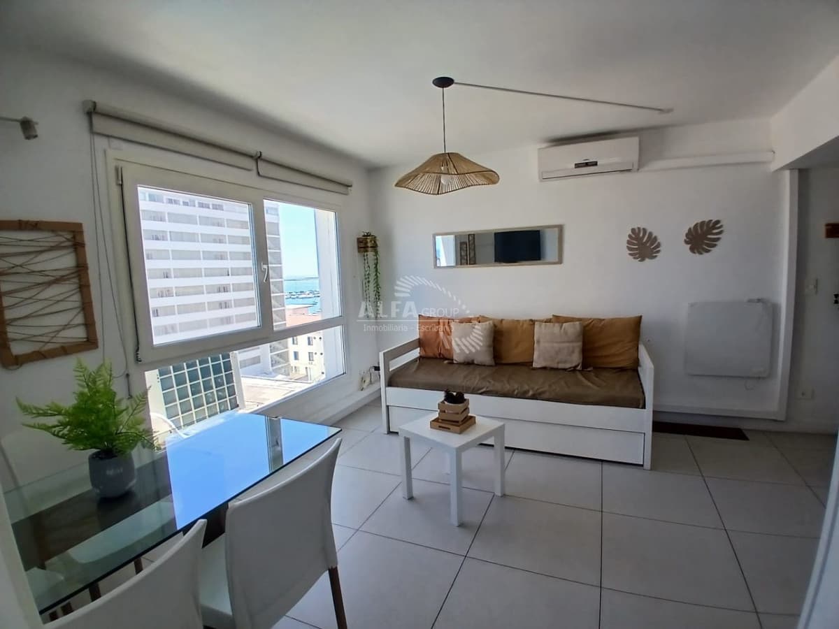 Punta del Este, Apto en venta. Cuenta con 1 dormitorio y excelentes ambientes !!