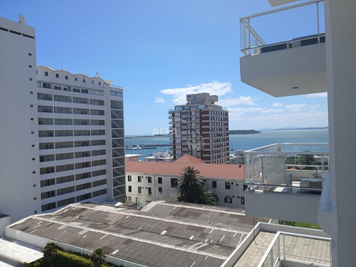 Punta del Este, Apto en venta. Cuenta con 1 dormitorio y excelentes ambientes !!