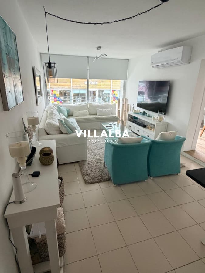 Apartamento tipo casa en plena pensula