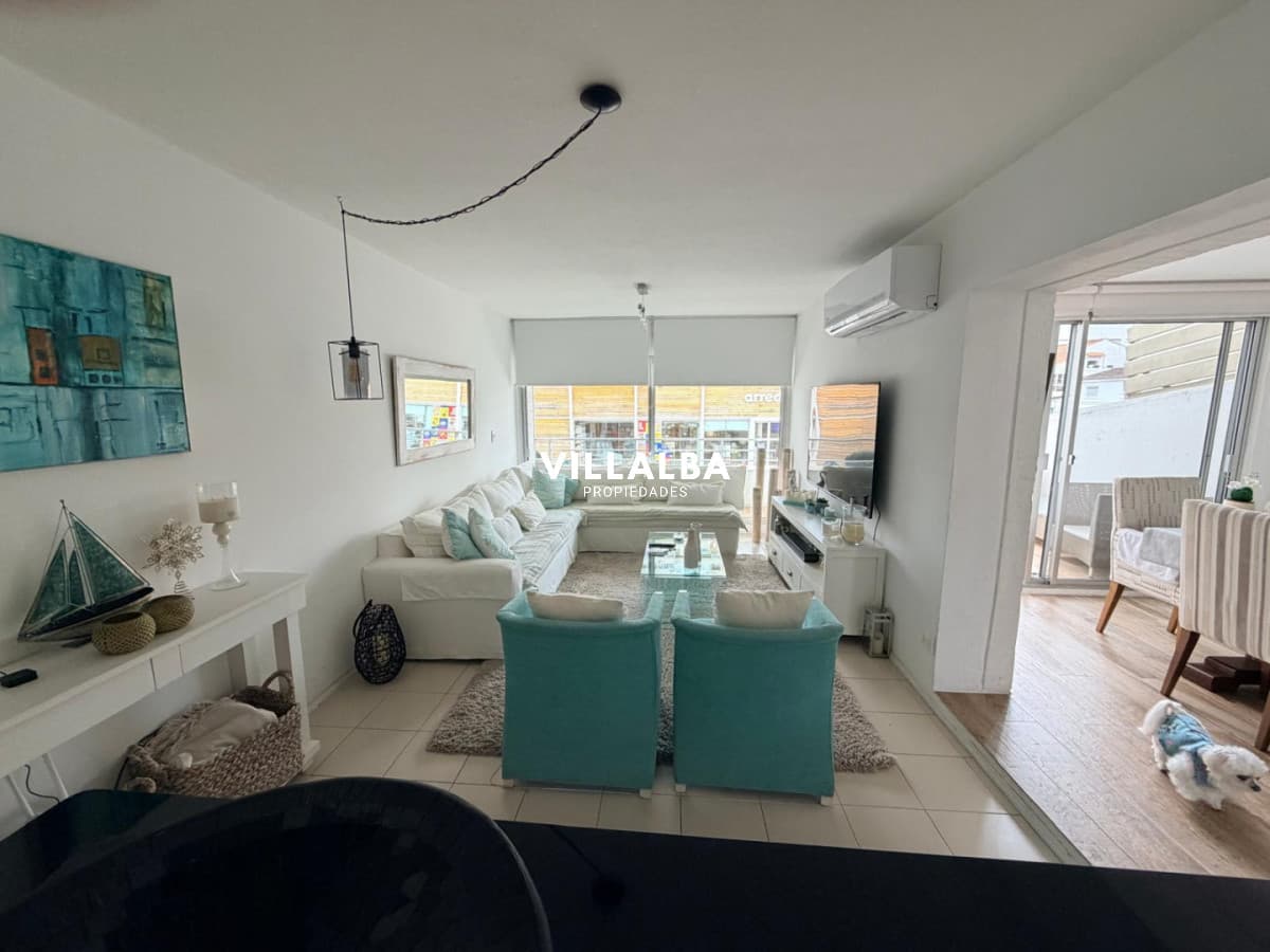 Apartamento tipo casa en plena pensula