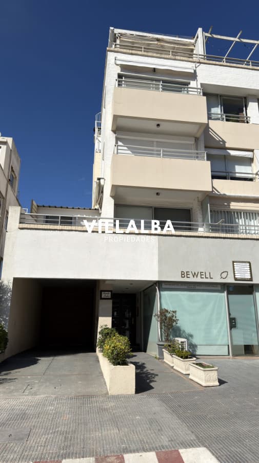 Apartamento tipo casa en plena pensula