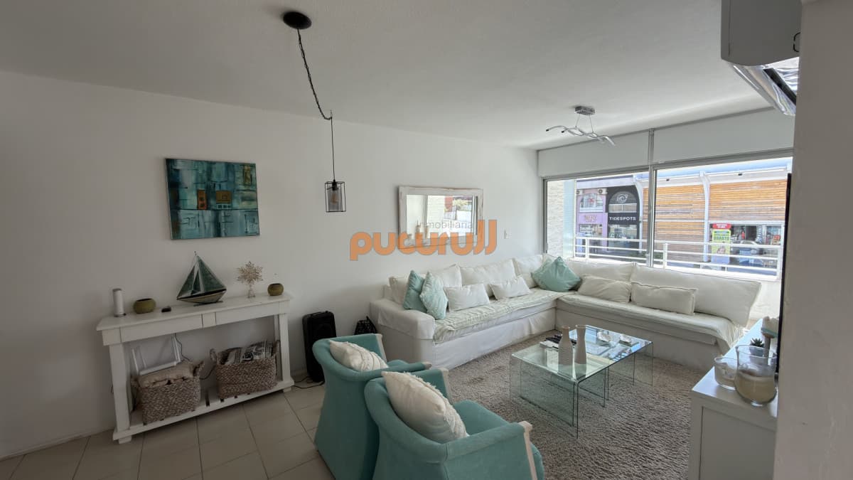 Apartamento tipo casa en plena pensula