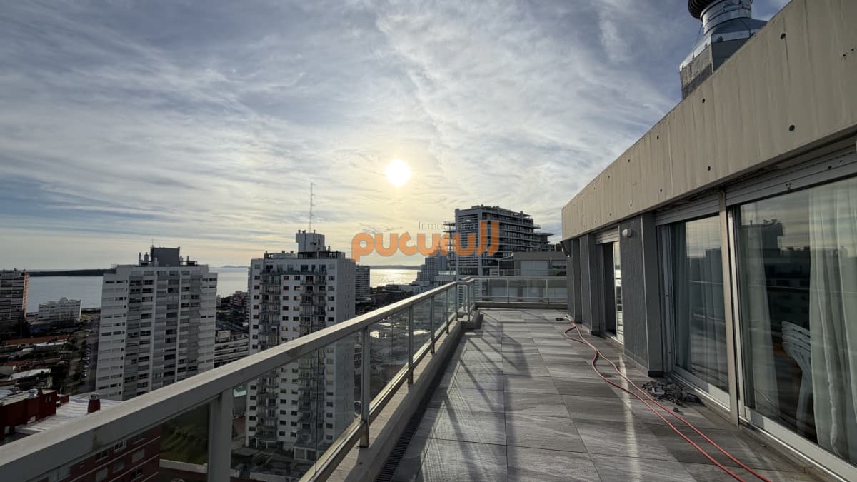 PLAYA BRAVA PENT HOUSE