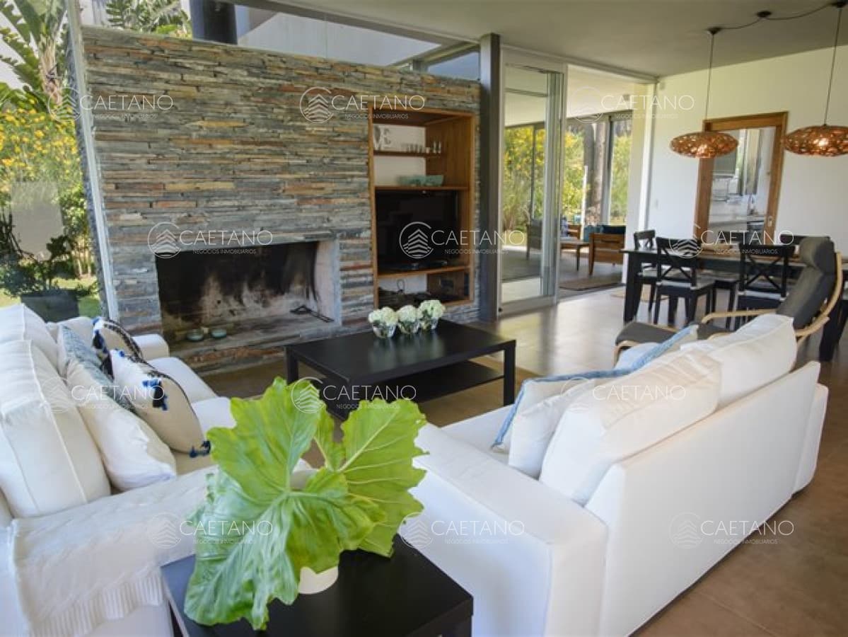 ESPECTACULAR CASA EN RINCON DEL INDIO