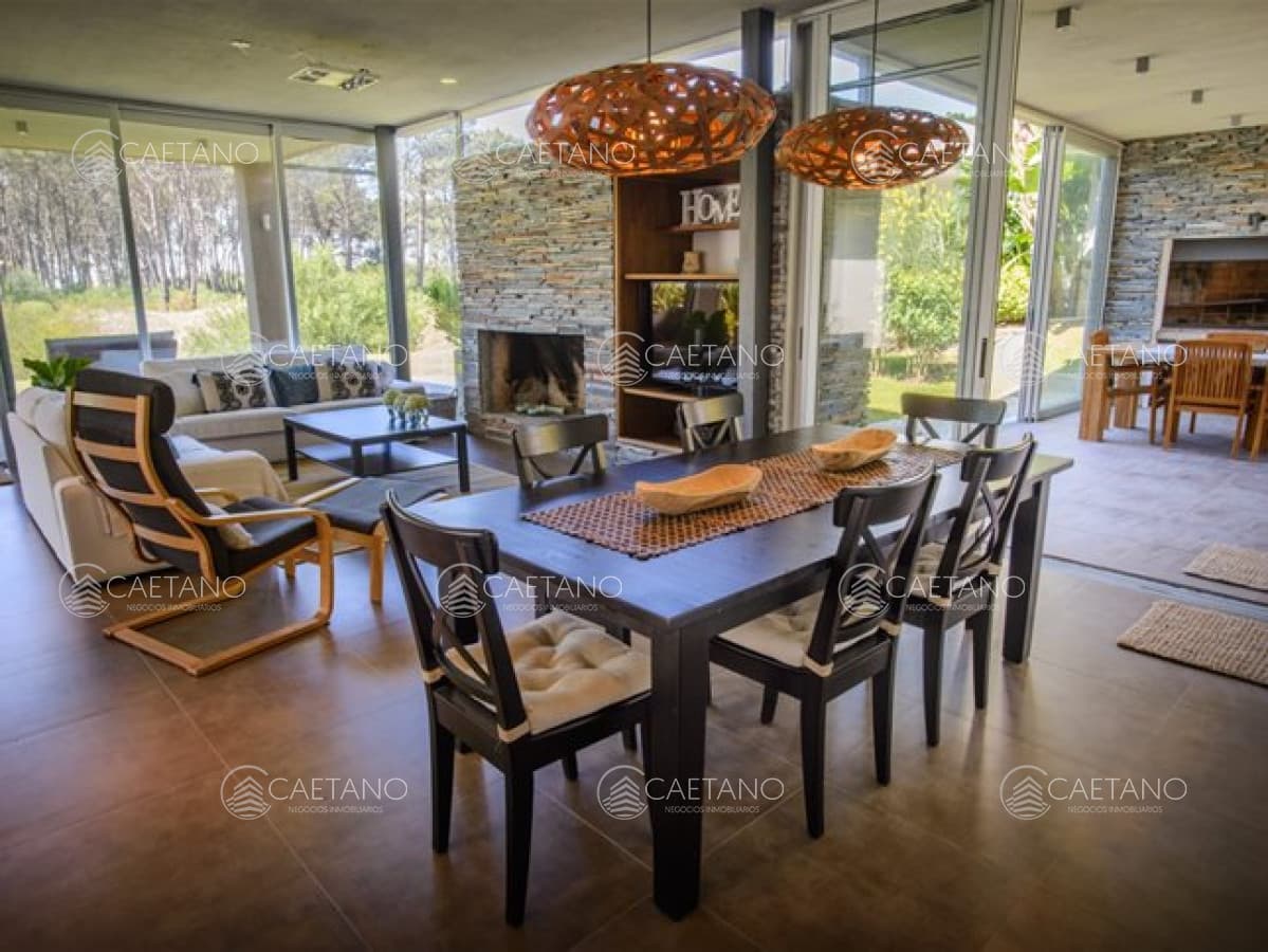 ESPECTACULAR CASA EN RINCON DEL INDIO