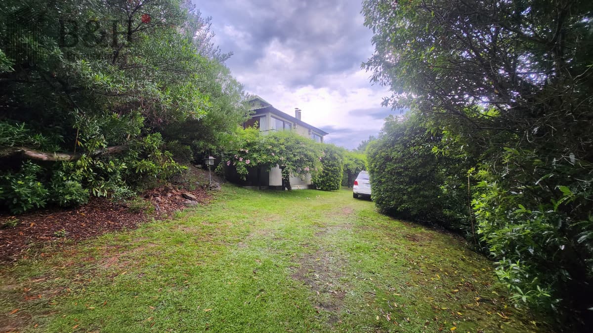 Casa 4 d en Las Cumbres vista a la Laguna del Sauce