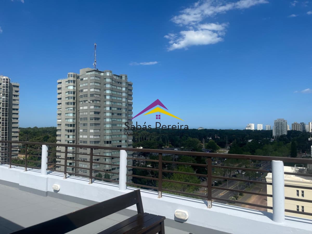 Alquiler de temporada sobre Roosevelt de 2 dormitorios con patio