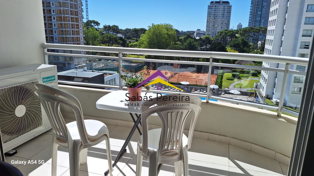 Apartamento de 1 dormitorio en edificio de categoría