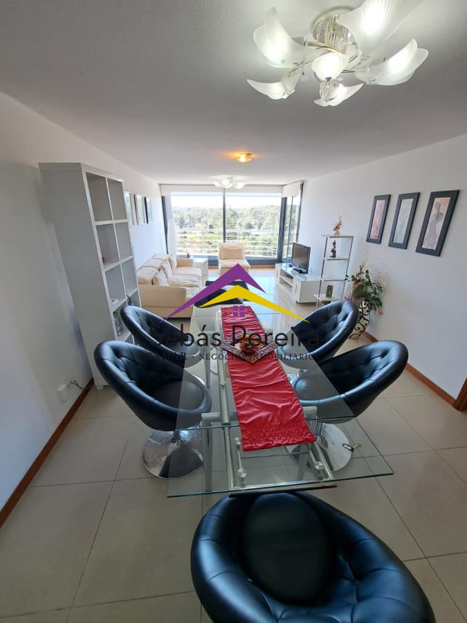 Apartamento ID.37873 - Venta de apartamento de 3 dormitorios en torre de categoría